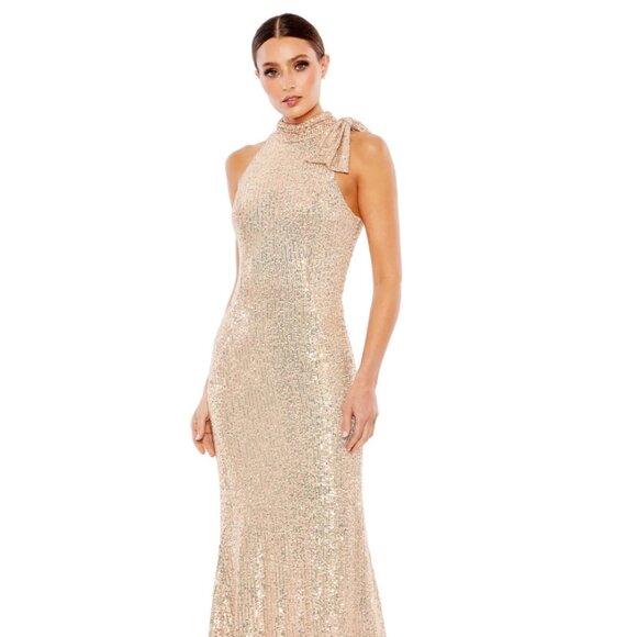 Mac Duggal NWT Sequined Halter Neck Gown Size 6 - Picture 1 of 4